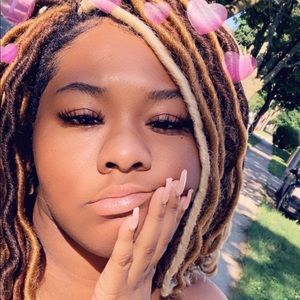 Meet your Posher, Dominque